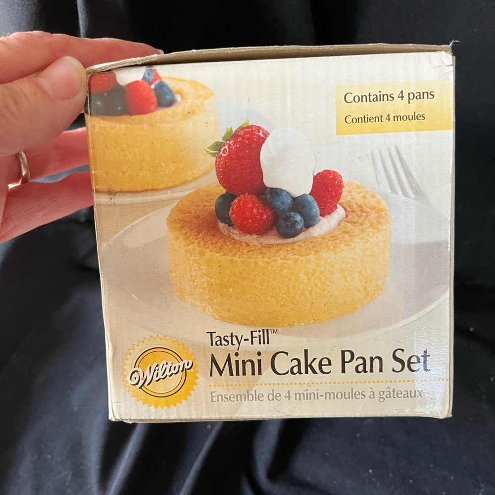 Wilton Mini Cake Pan Set - - Picture 3 of 9